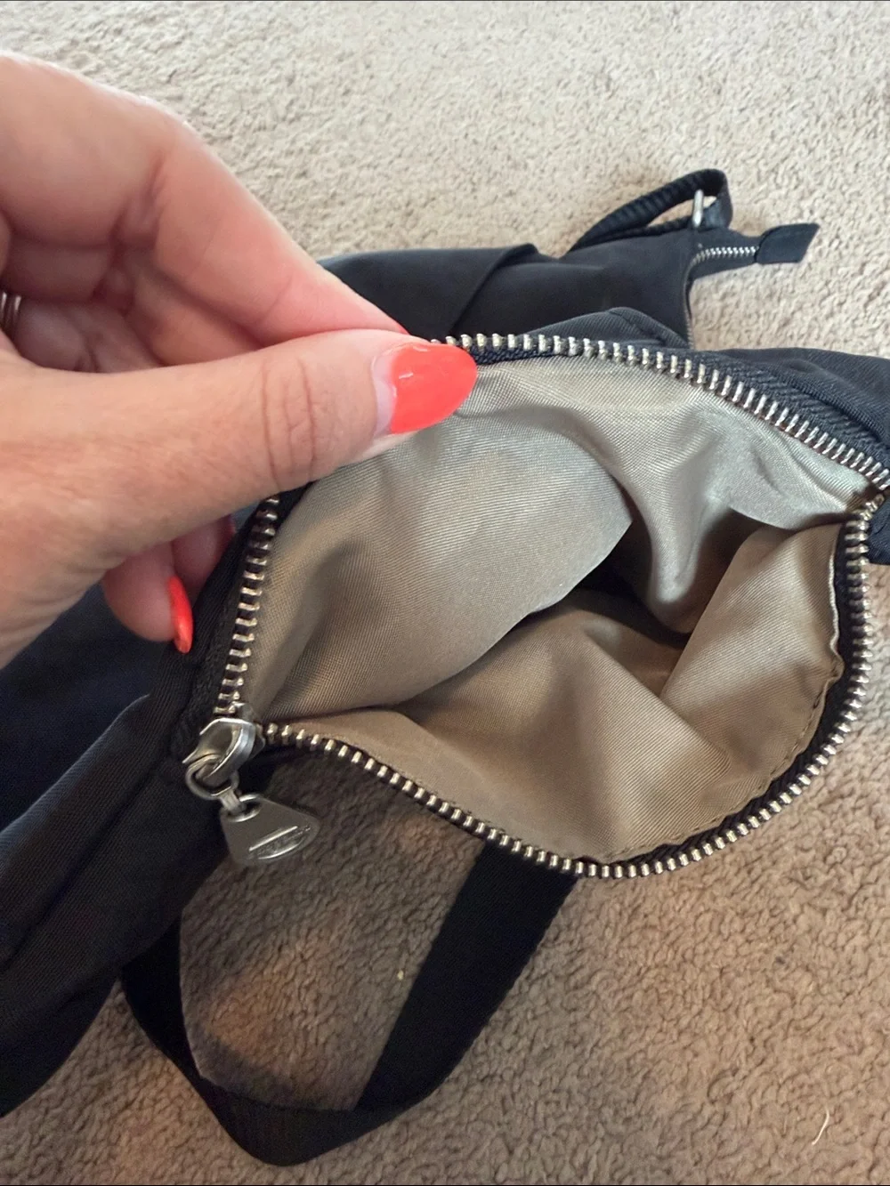 Baggallini Helenski Black Crossbody Hobo Bag Silver Hardware RFID Card Slots